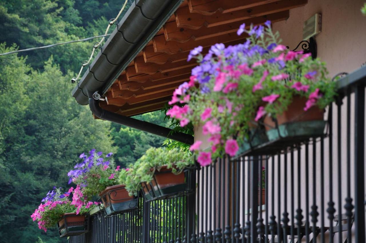 Albergo Trattoria Dazze Marcheno Exterior photo